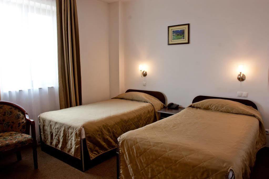 Denisa Hotel Otopeni Exterior foto